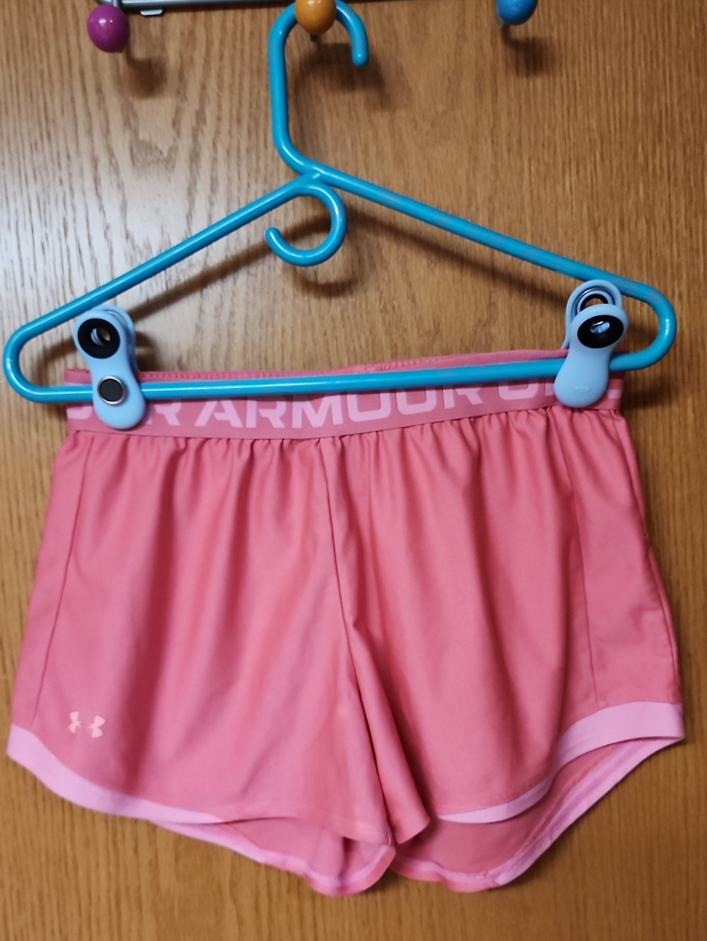 Under Armour Coral Pink Women's Athletic Shorts M number 139